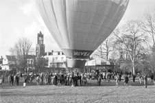 853957 Afbeelding van een luchtballon op het Lepelenburg te Utrecht.